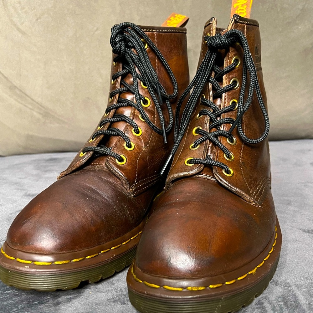 Vintage Dr Martens brown leather boots 10/11